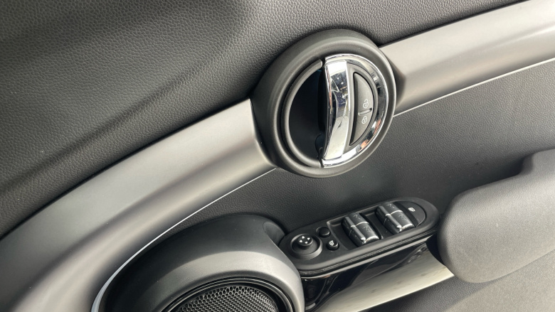 MINI Hatchback 1.5 Cooper Exclusive Premium 5dr Petrol Hatchback